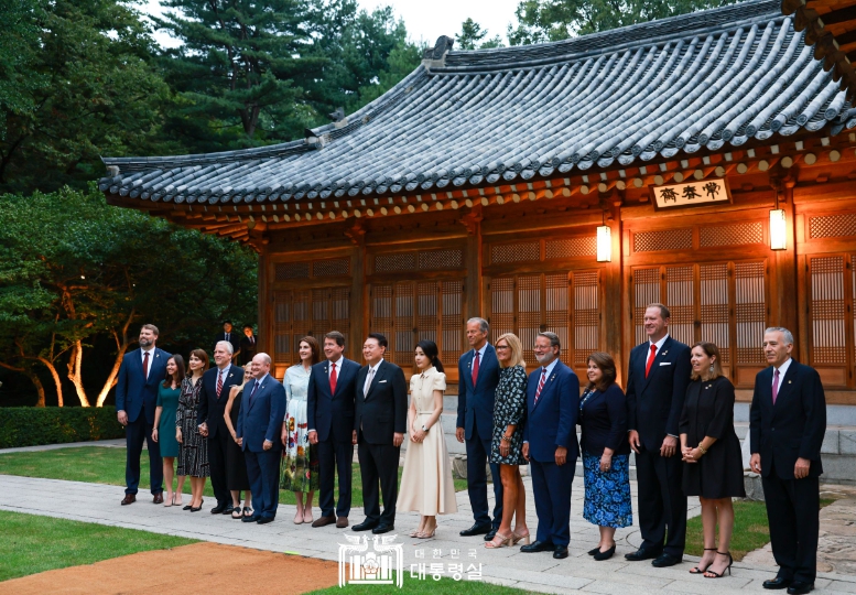 尹 대통령 부부, 美 상원 의원단 부부 초청 만찬 개최 기사 이미지