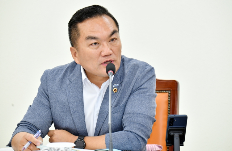 경상남도의회 박봉휘 의원, “거제 하청LH 주거 불안…11월 말까지 기다릴 수 없다” 기사 이미지
